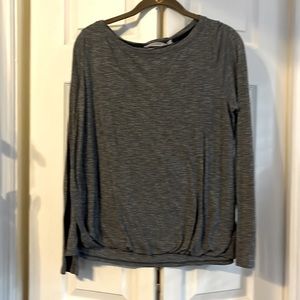 Athleta grey long sleeve shirt